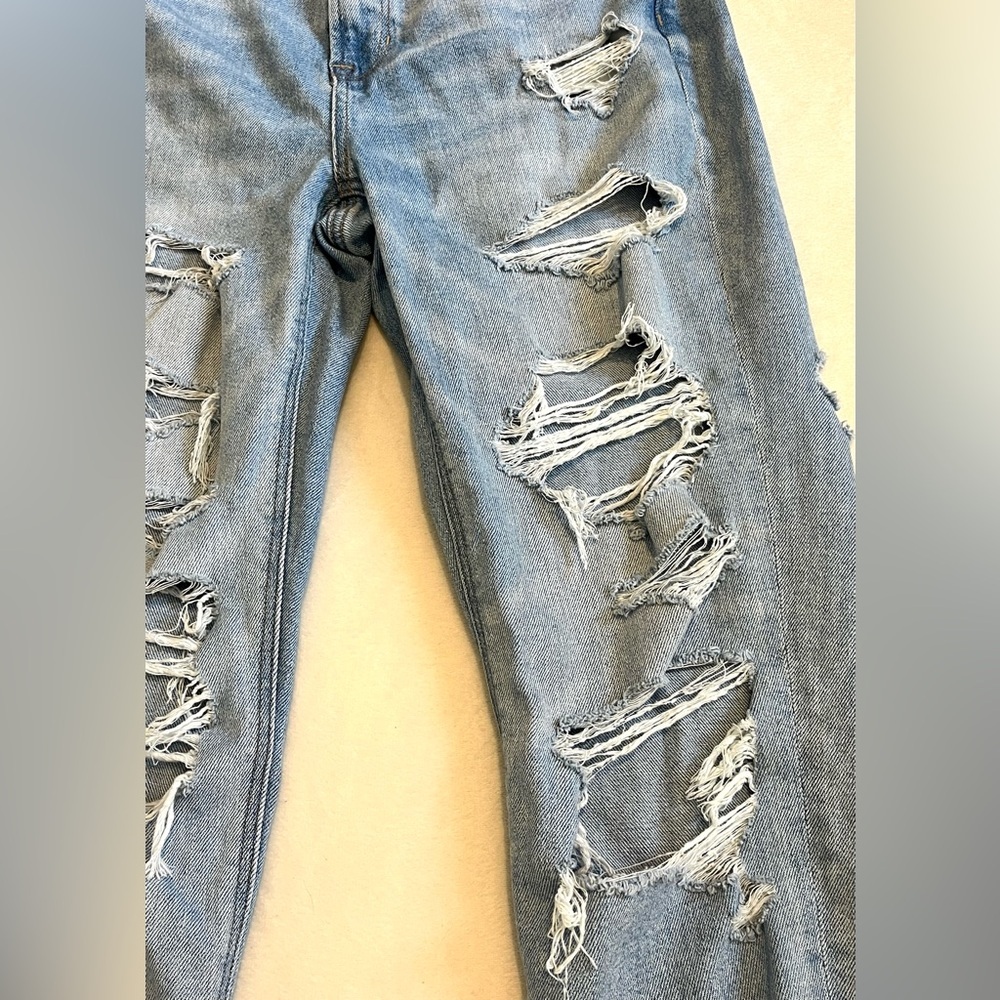American Eagle Stretch Women’s Distressed Light Blue Mom Jeans Size 6 Short - Picture 3 of 14